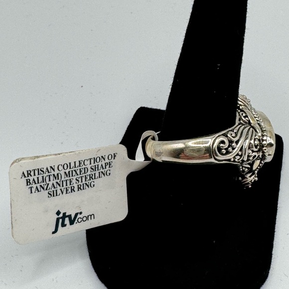 Beautiful Sterling Silver Blue Tanzanite .30cttw. Ring Size 8 - Picture 3 of 4